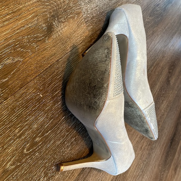 APT 9 heels. Only worn a few times but do show signs of wear. Please review pics - Picture 8 of 10